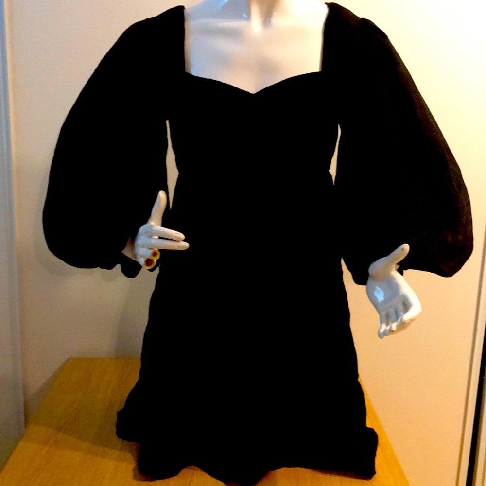 Beautiful black dress, NWT, size L
